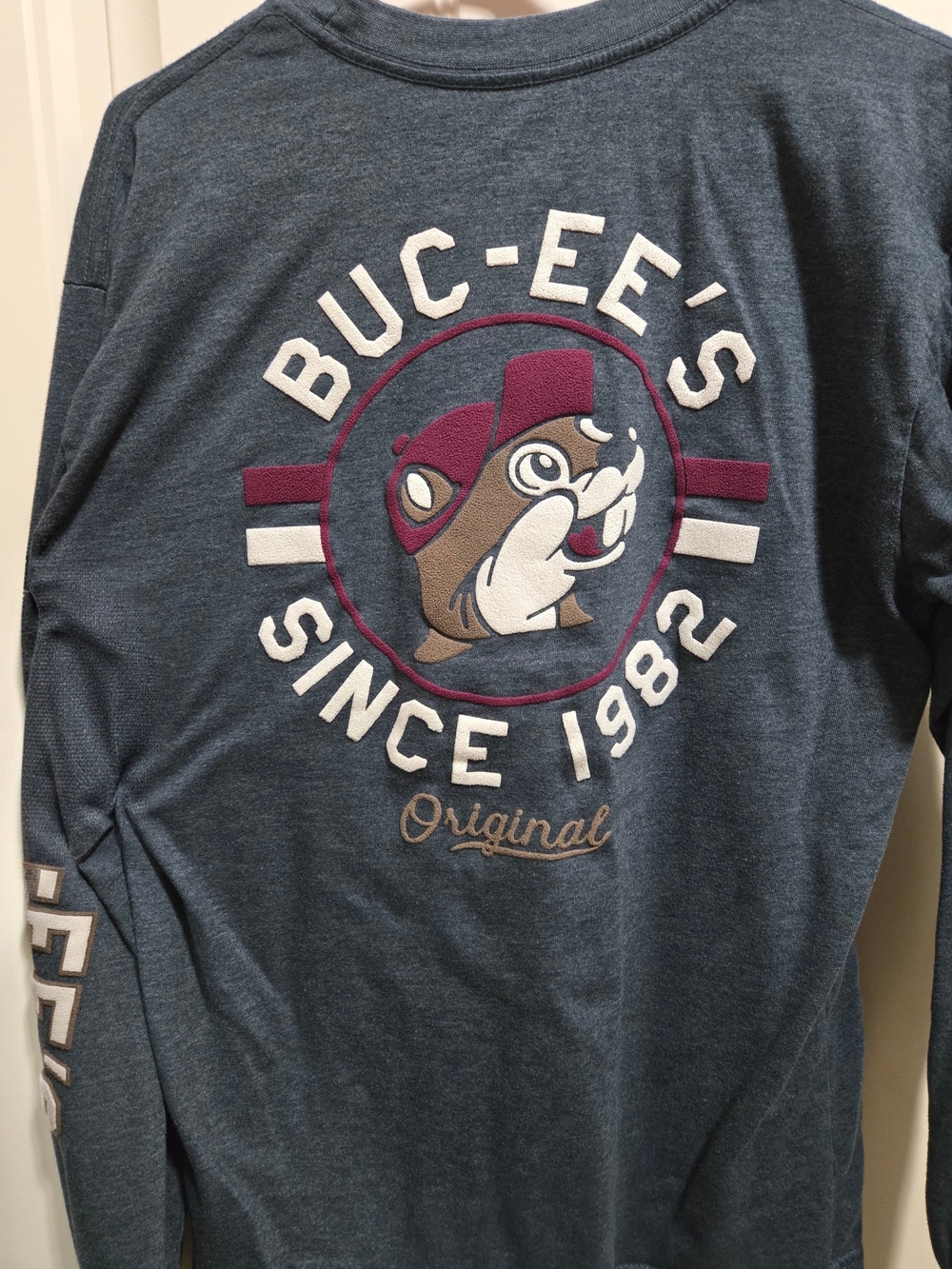 Buc-ee's Since 1982 Flocked Graphic Long Sleeve Shirt Gray M